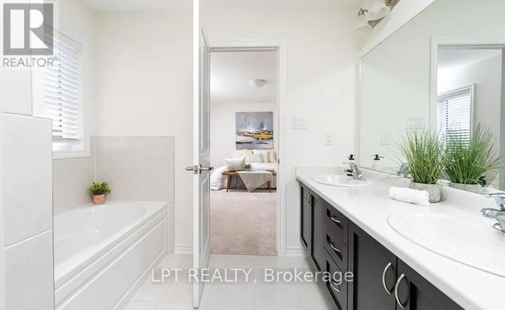 4 Bilanski Farm Road, Brantford, ON - Indoor Photo Showing Bathroom