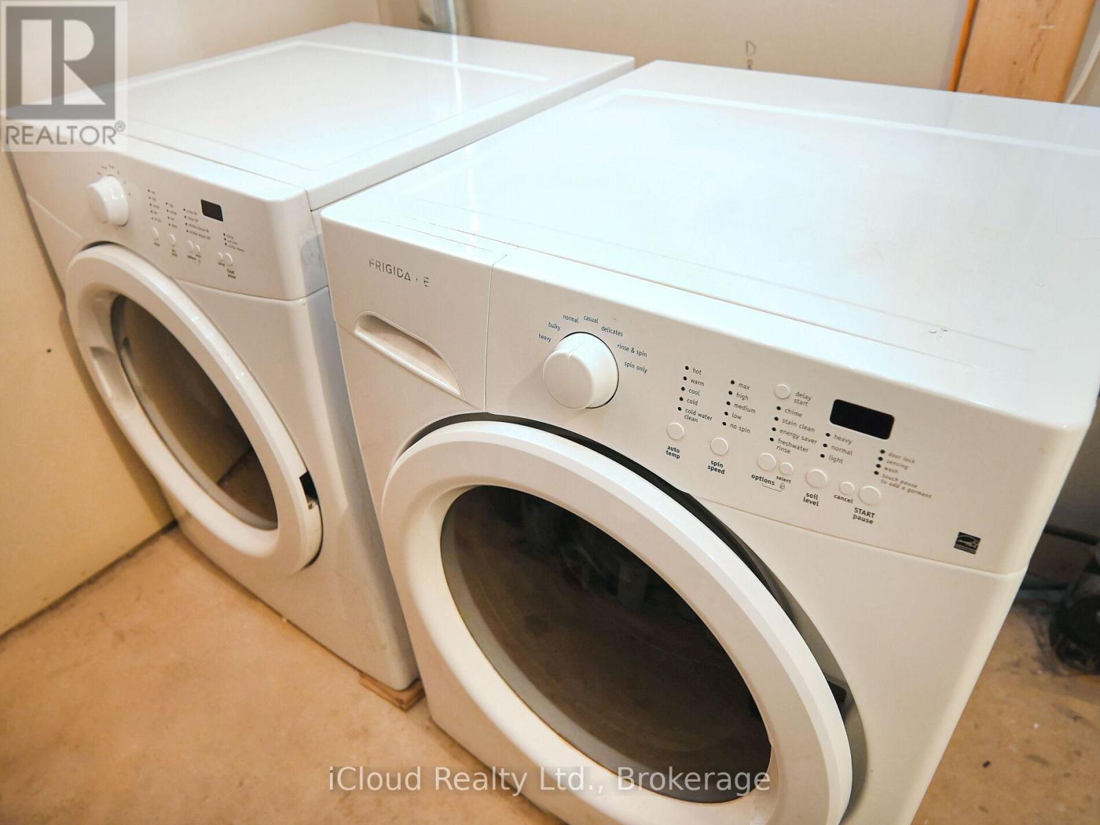3069 Preserve Drive, Oakville, ON - Indoor Photo Showing Kitchen With Upgraded Kitchen