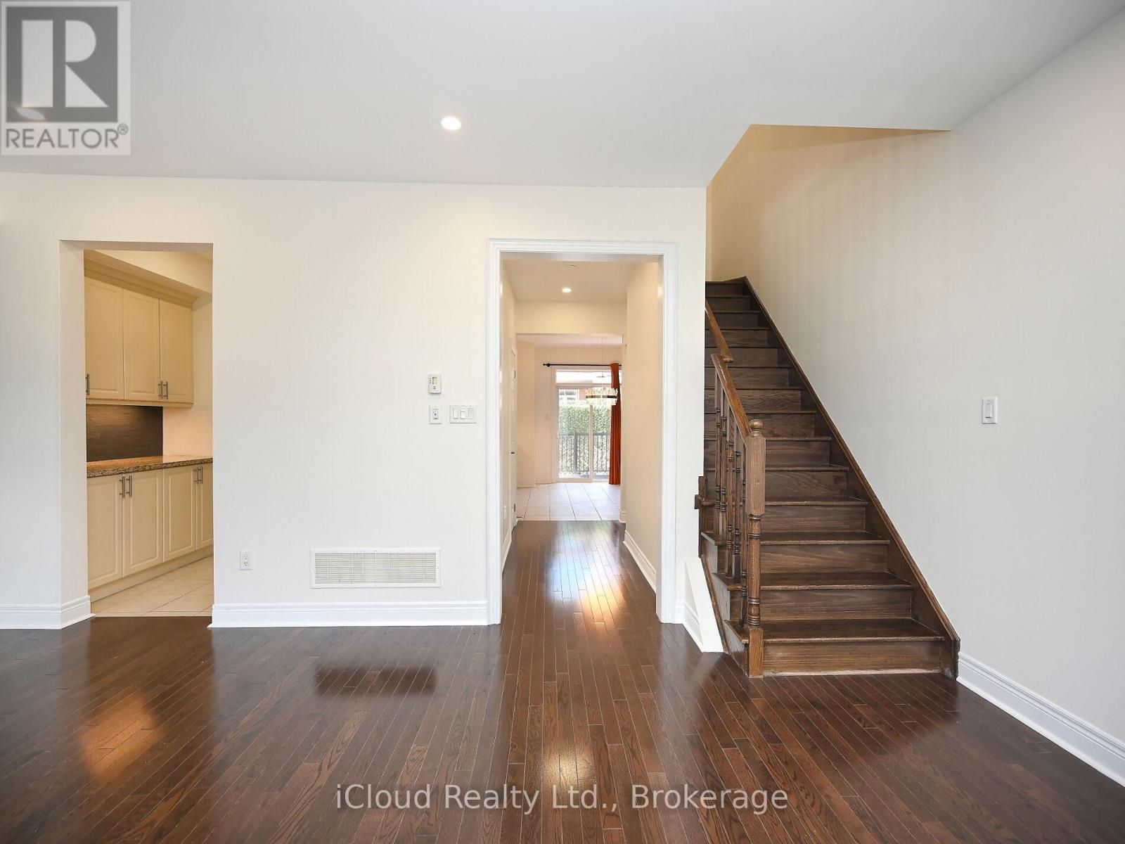 3069 Preserve Drive, Oakville, ON - Indoor Photo Showing Kitchen With Upgraded Kitchen