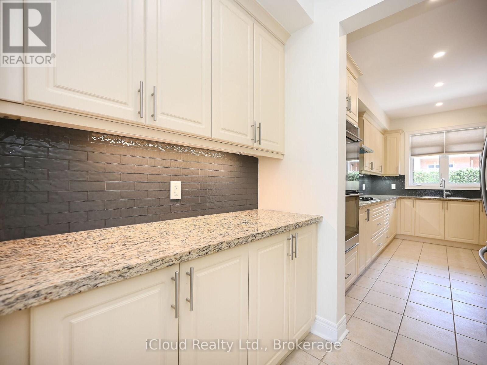 3069 Preserve Drive, Oakville, ON - Indoor Photo Showing Other Room