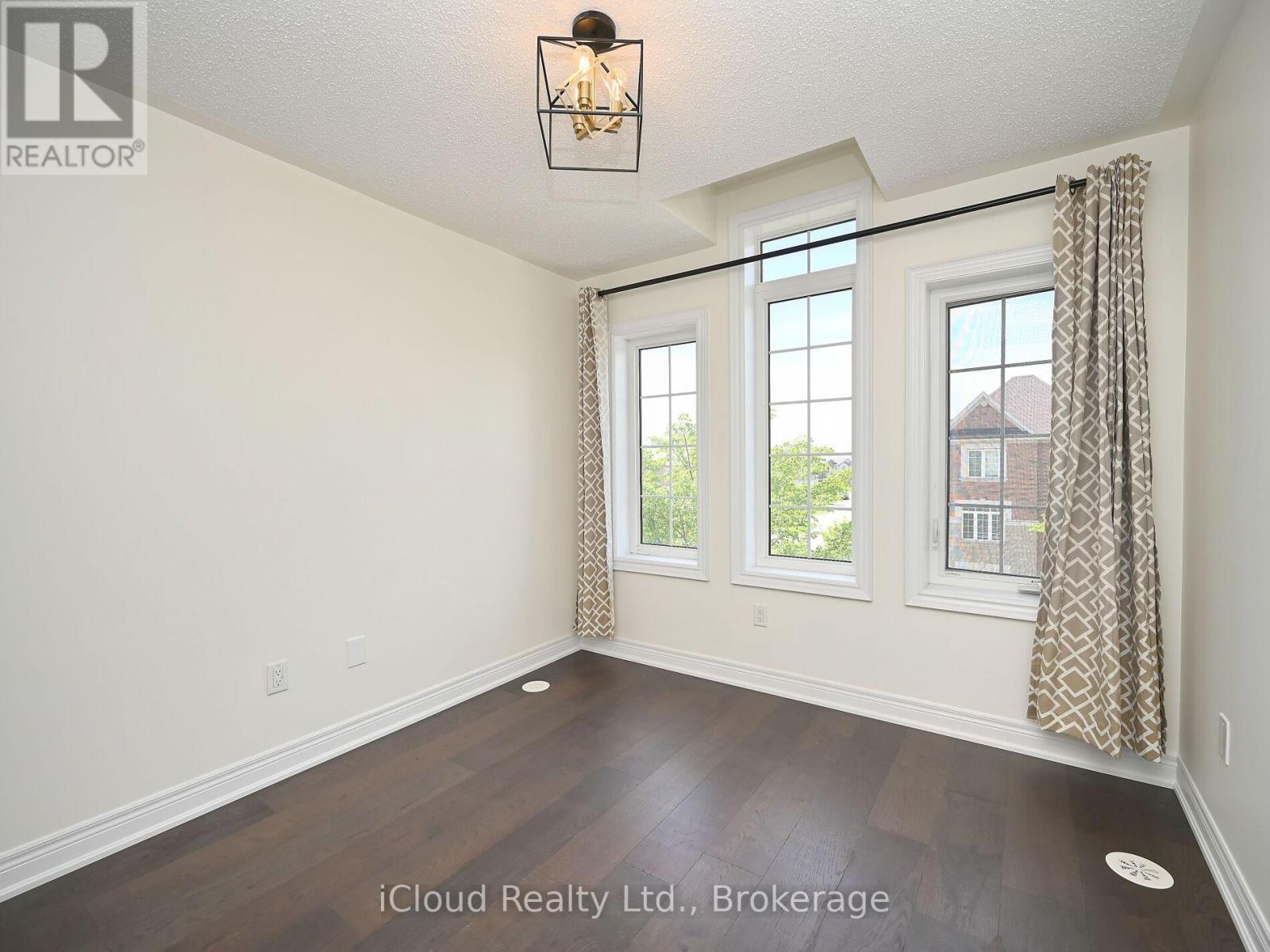 3069 Preserve Drive, Oakville, ON - Indoor Photo Showing Other Room