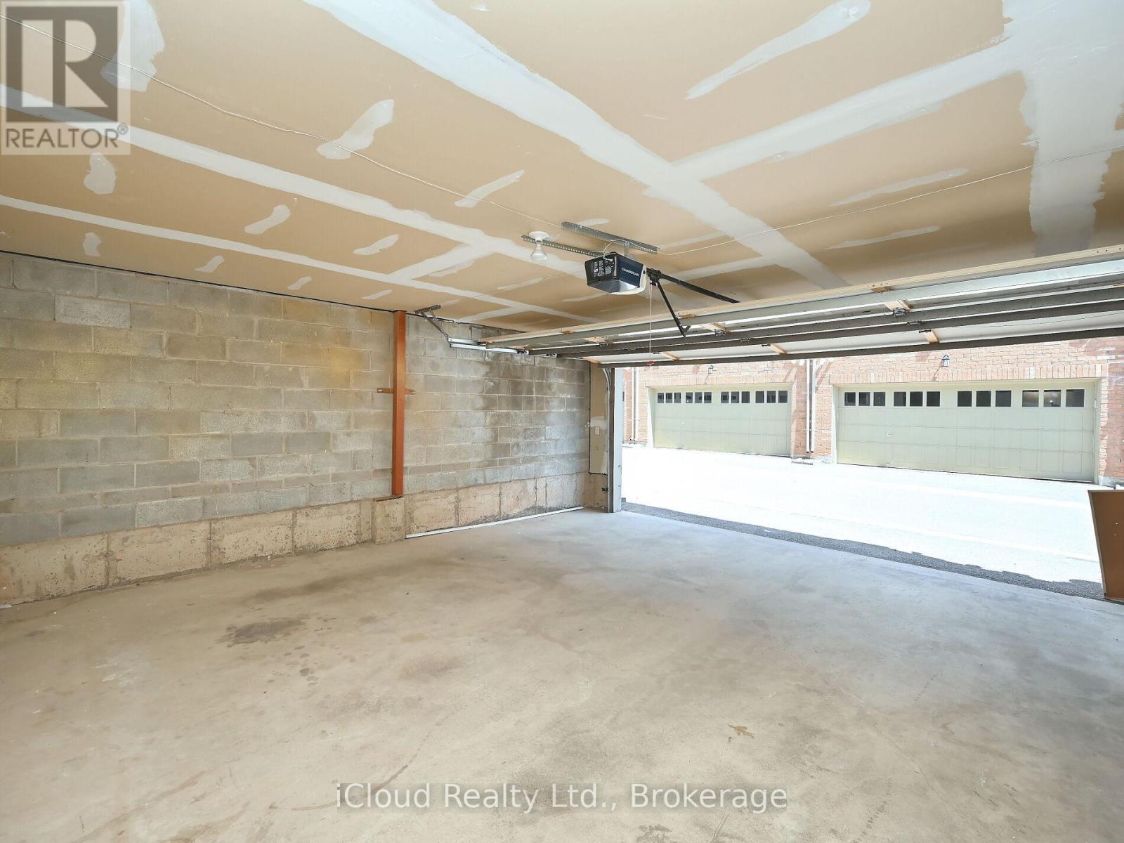 3069 Preserve Drive, Oakville, ON - Indoor Photo Showing Garage