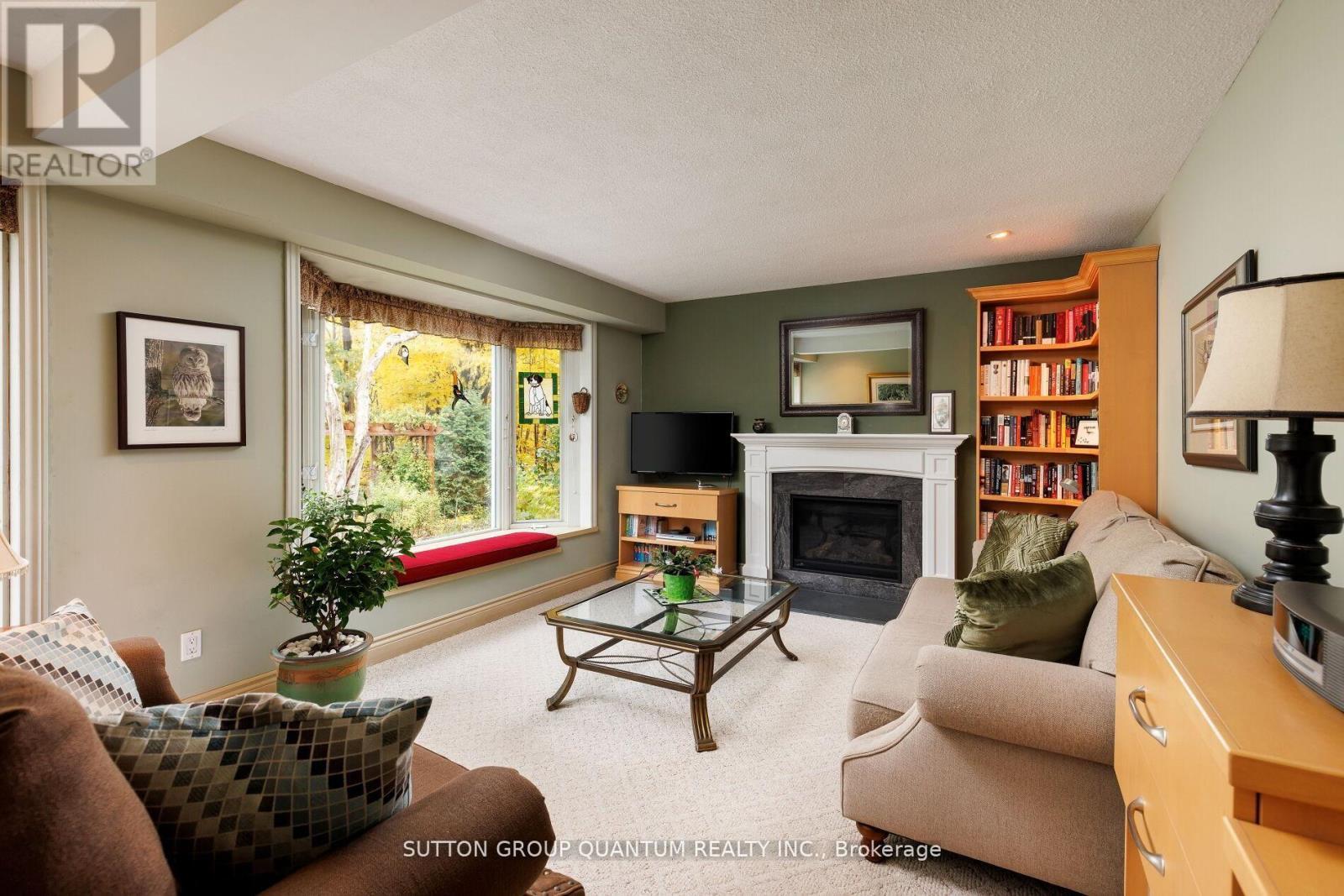2977 Inlake Court, Mississauga, ON - Indoor Photo Showing Living Room With Fireplace
