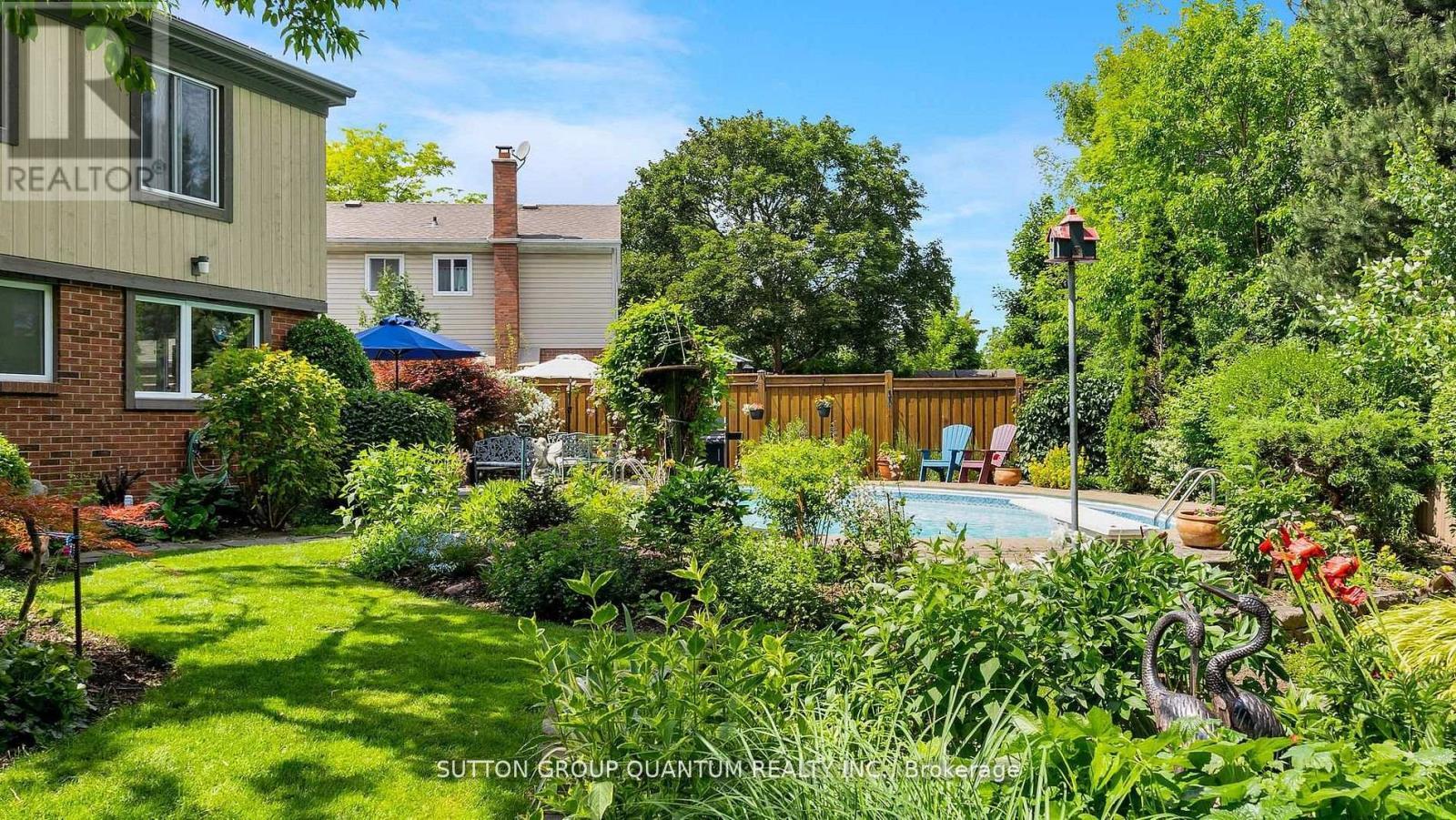 2977 Inlake Court, Mississauga, ON - Outdoor With In Ground Pool