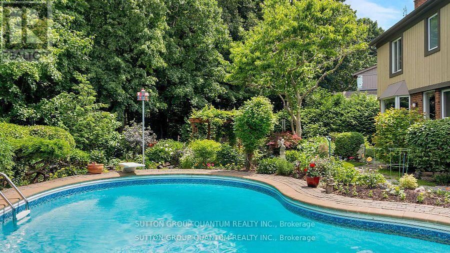 2977 Inlake Court, Mississauga, ON - Outdoor With In Ground Pool With Backyard