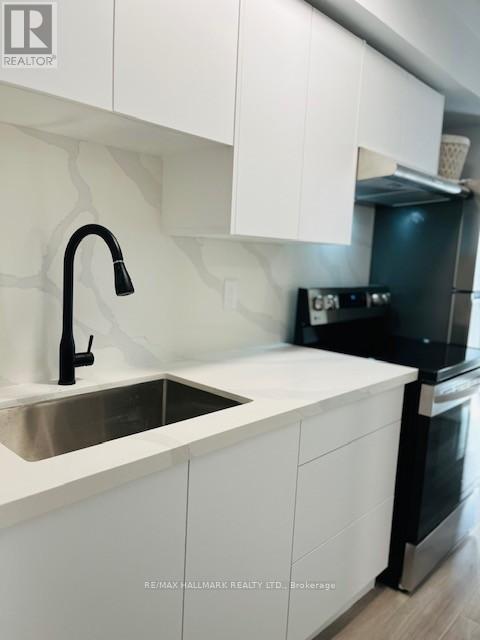 4 - 2961 Lakeshore Boulevard W, Toronto, ON