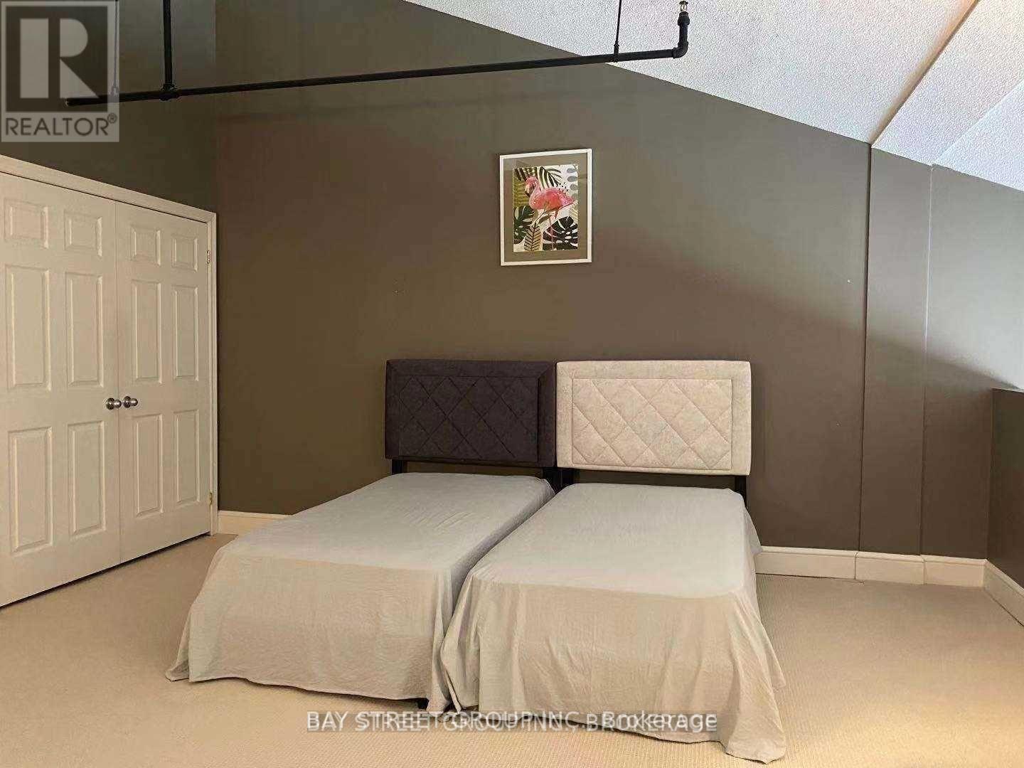 605 - 1071 Queens Avenue, Oakville, ON - Indoor Photo Showing Bedroom