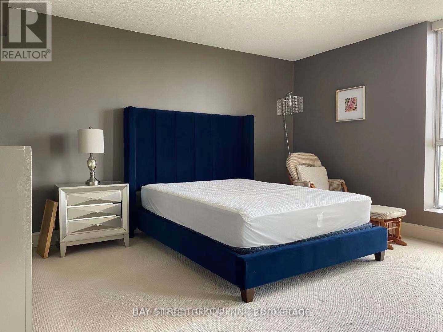 605 - 1071 Queens Avenue, Oakville, ON - Indoor Photo Showing Bedroom