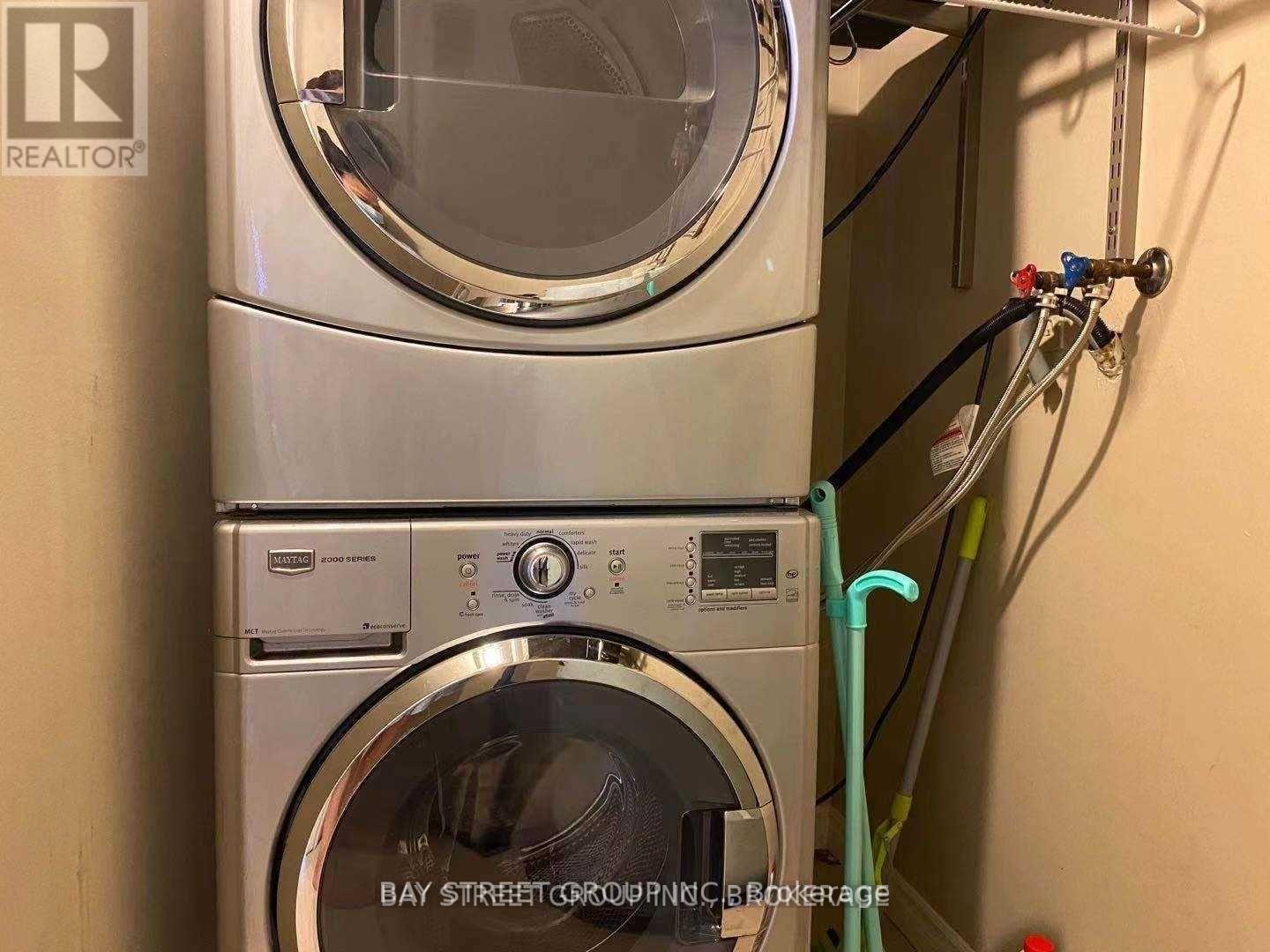 605 - 1071 Queens Avenue, Oakville, ON - Indoor Photo Showing Laundry Room