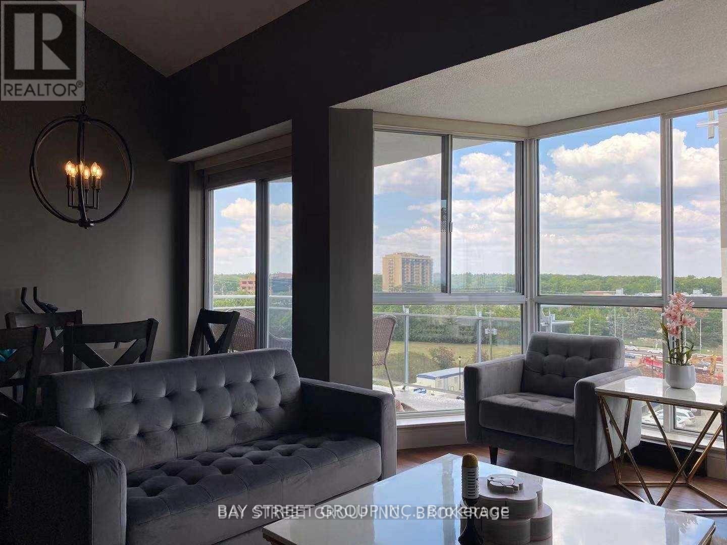 605 - 1071 Queens Avenue, Oakville, ON - Indoor Photo Showing Living Room