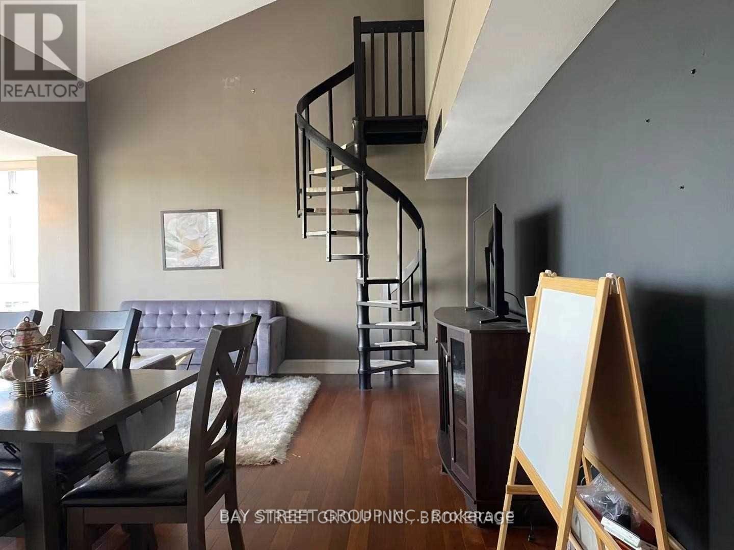 605 - 1071 Queens Avenue, Oakville, ON - Indoor Photo Showing Dining Room