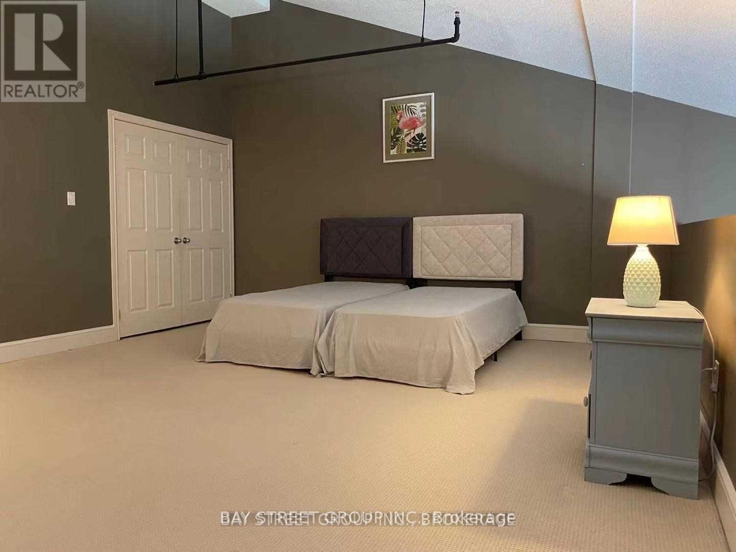 605 - 1071 Queens Avenue, Oakville, ON - Indoor Photo Showing Bedroom