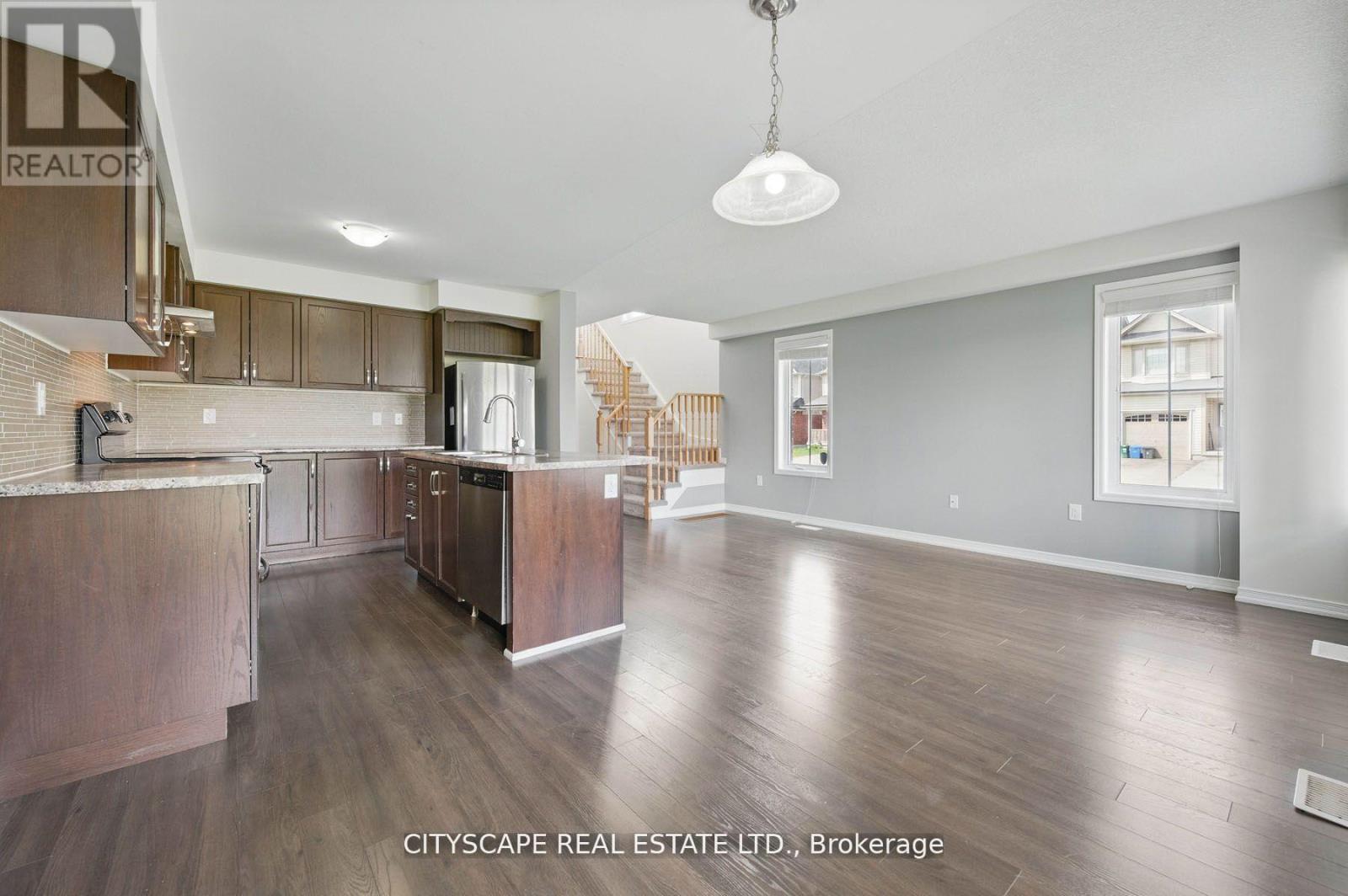 8485 Primrose Lane, Niagara Falls, ON - Indoor Photo Showing Kitchen