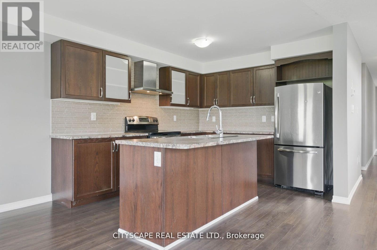 8485 Primrose Lane, Niagara Falls, ON - Indoor Photo Showing Kitchen With Upgraded Kitchen