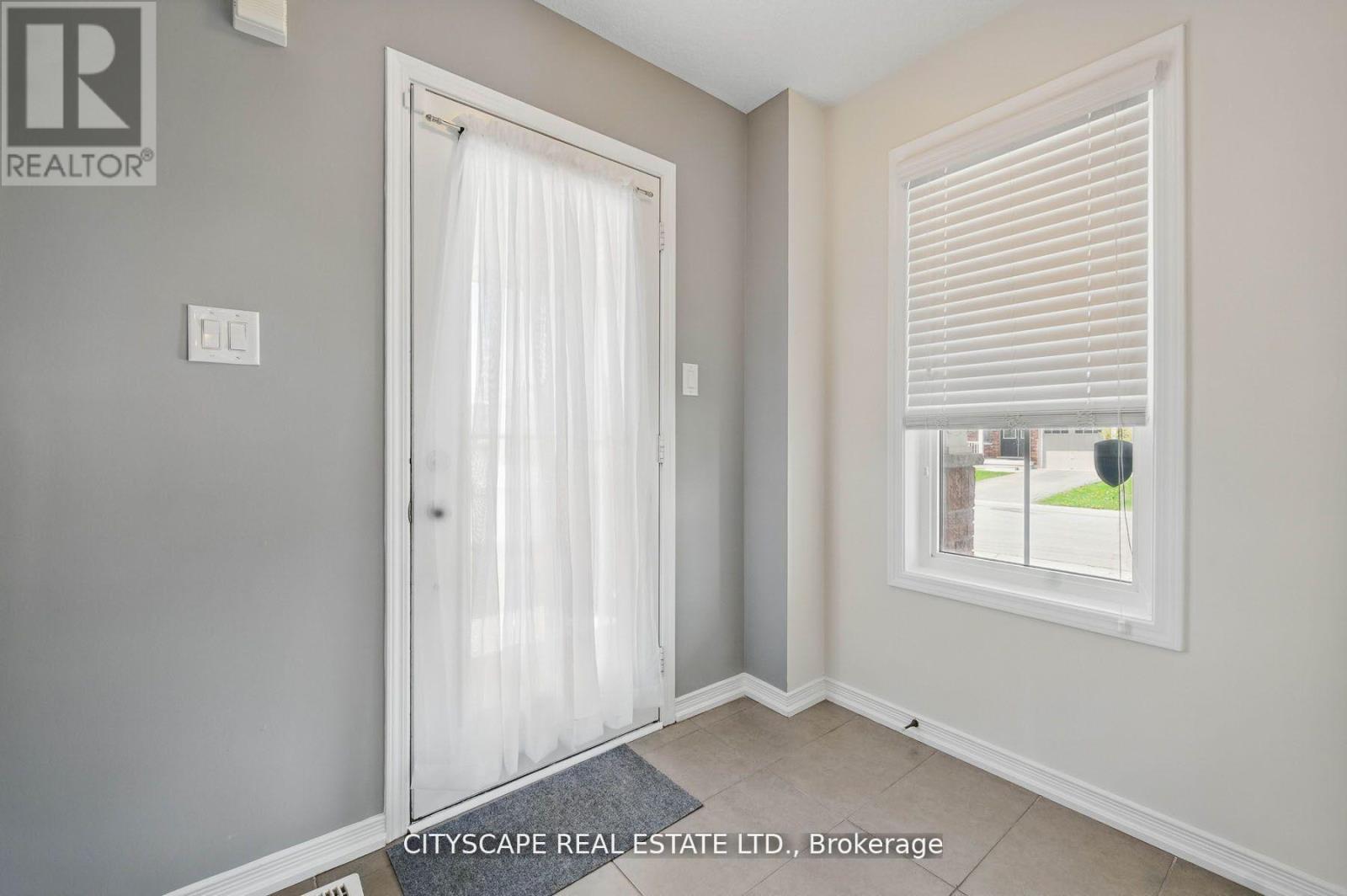 8485 Primrose Lane, Niagara Falls, ON - Indoor Photo Showing Other Room