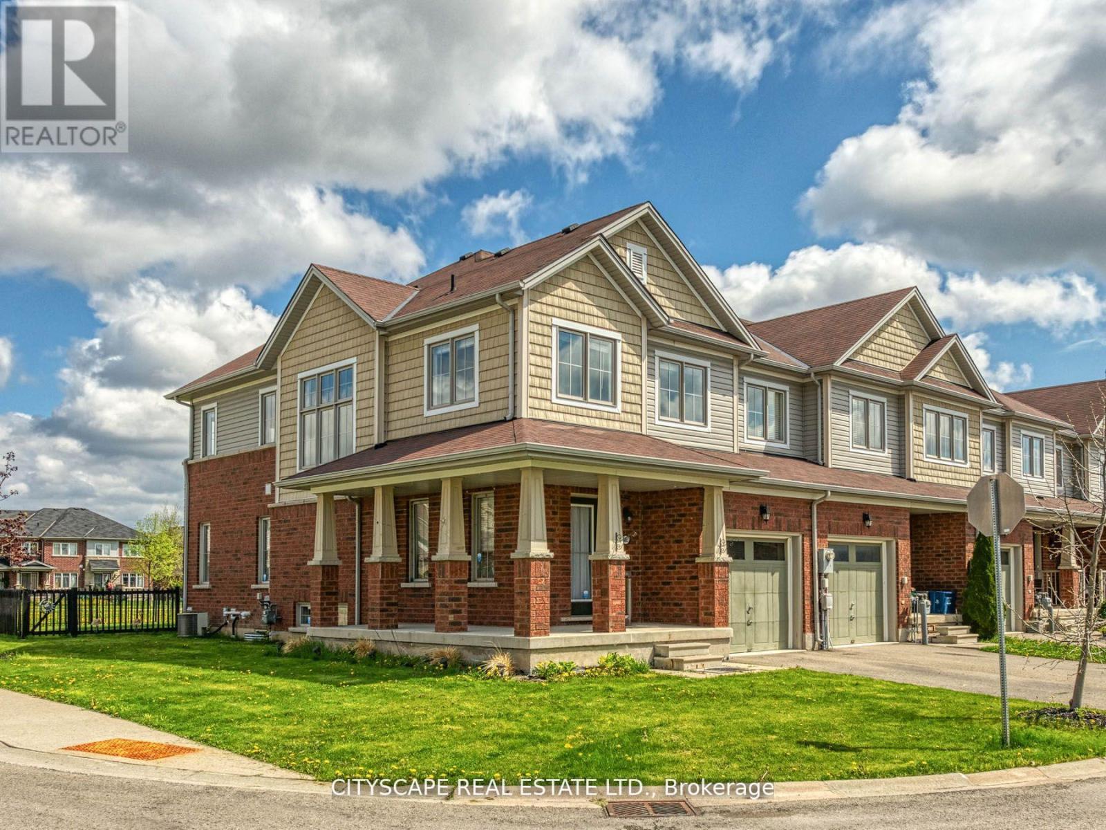 8485 Primrose Lane, Niagara Falls, ON - Outdoor With Deck Patio Veranda With Facade
