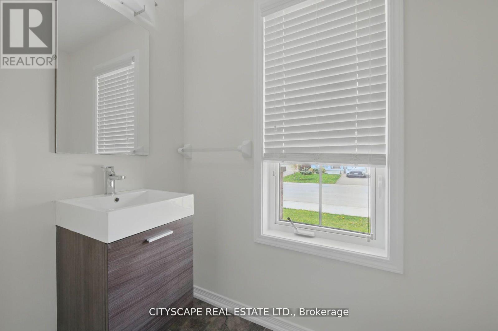 8485 Primrose Lane, Niagara Falls, ON - Photo Showing Bathroom