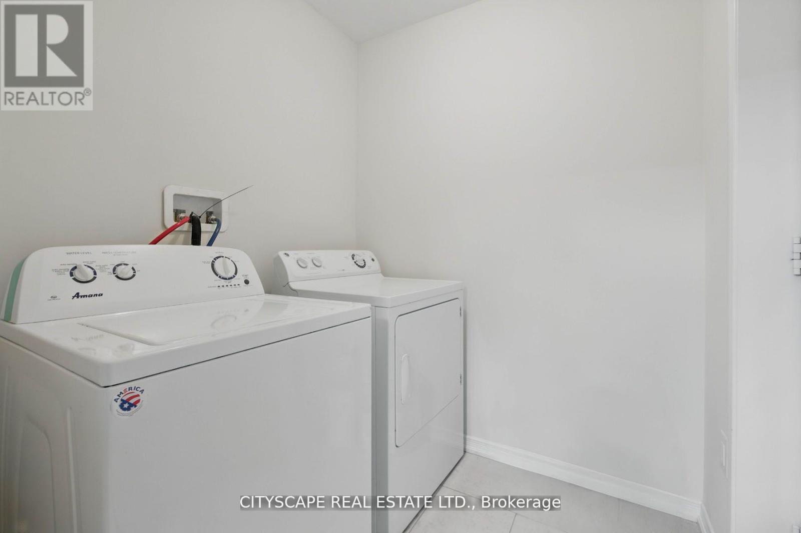 8485 Primrose Lane, Niagara Falls, ON - Indoor Photo Showing Laundry Room