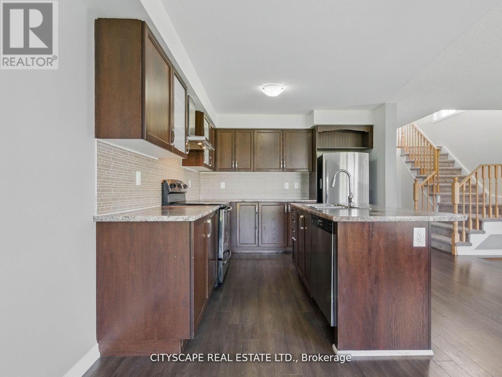 8485 Primrose Lane, Niagara Falls, ON - Indoor Photo Showing Kitchen