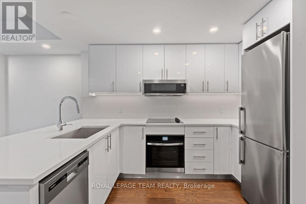 505 - 180 George Street, Ottawa, ON - Indoor Photo Showing Kitchen With Upgraded Kitchen