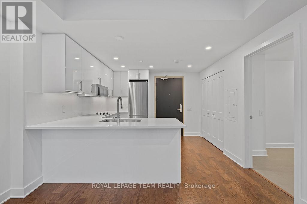 505 - 180 George Street, Ottawa, ON - Indoor Photo Showing Kitchen With Upgraded Kitchen