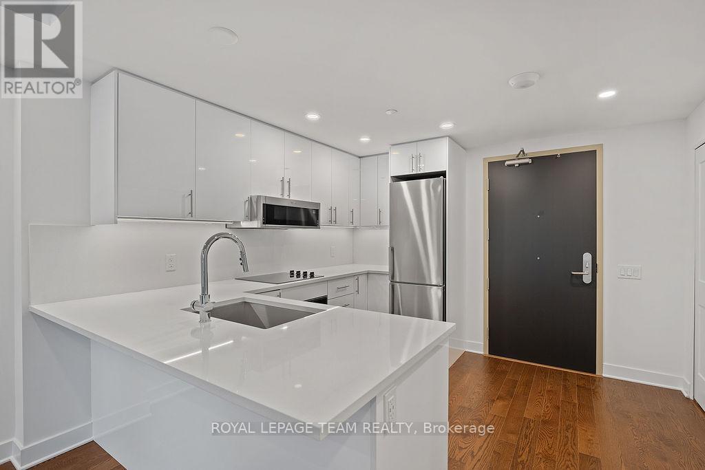 505 - 180 George Street, Ottawa, ON - Indoor Photo Showing Kitchen With Upgraded Kitchen