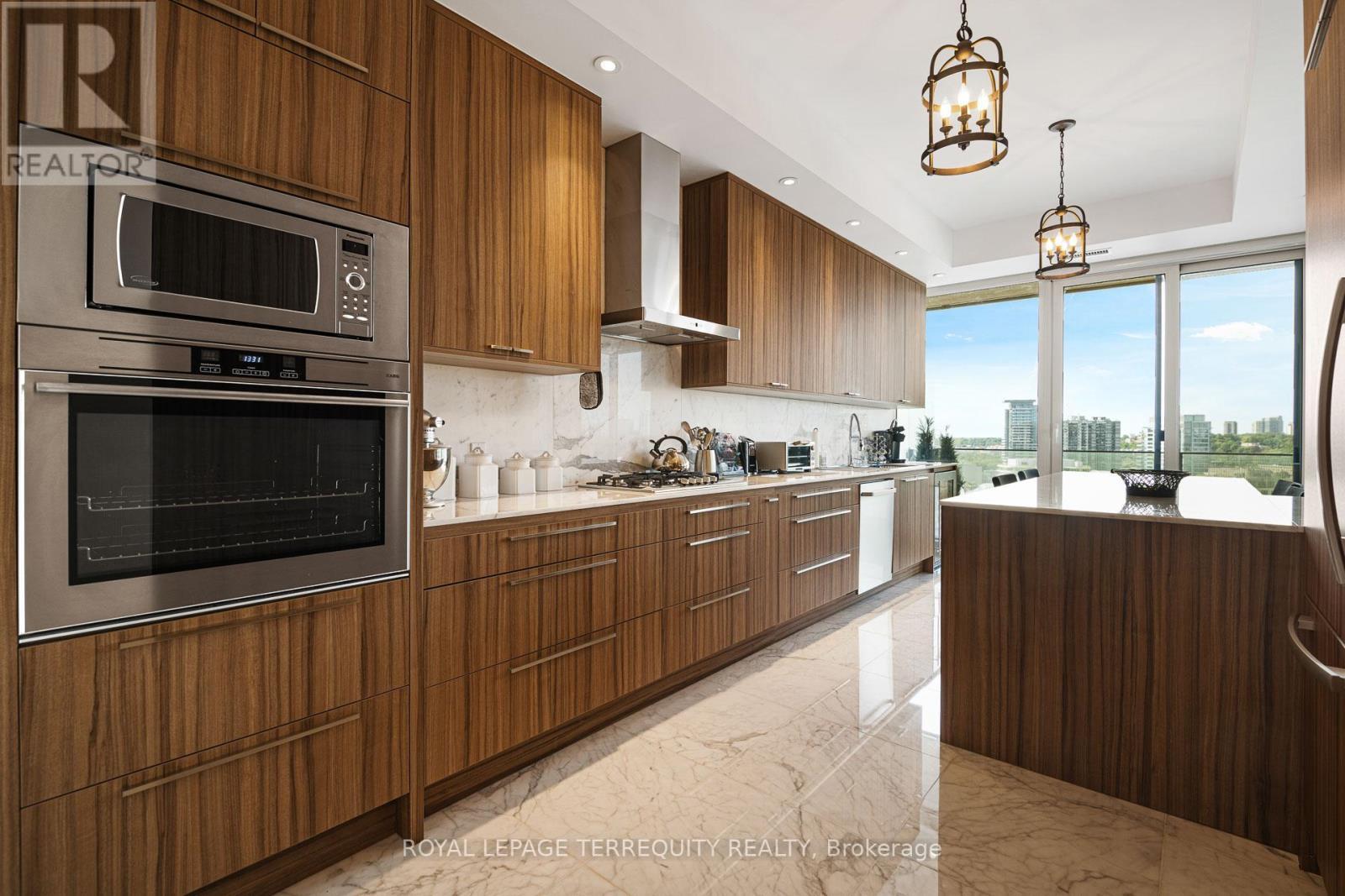 1804 - 88 Davenport Road, Toronto, ON - Indoor Photo Showing Kitchen