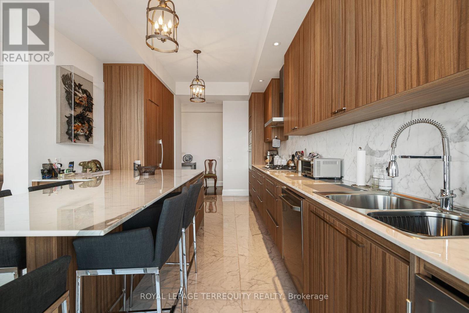 1804 - 88 Davenport Road, Toronto, ON - Indoor Photo Showing Kitchen With Double Sink