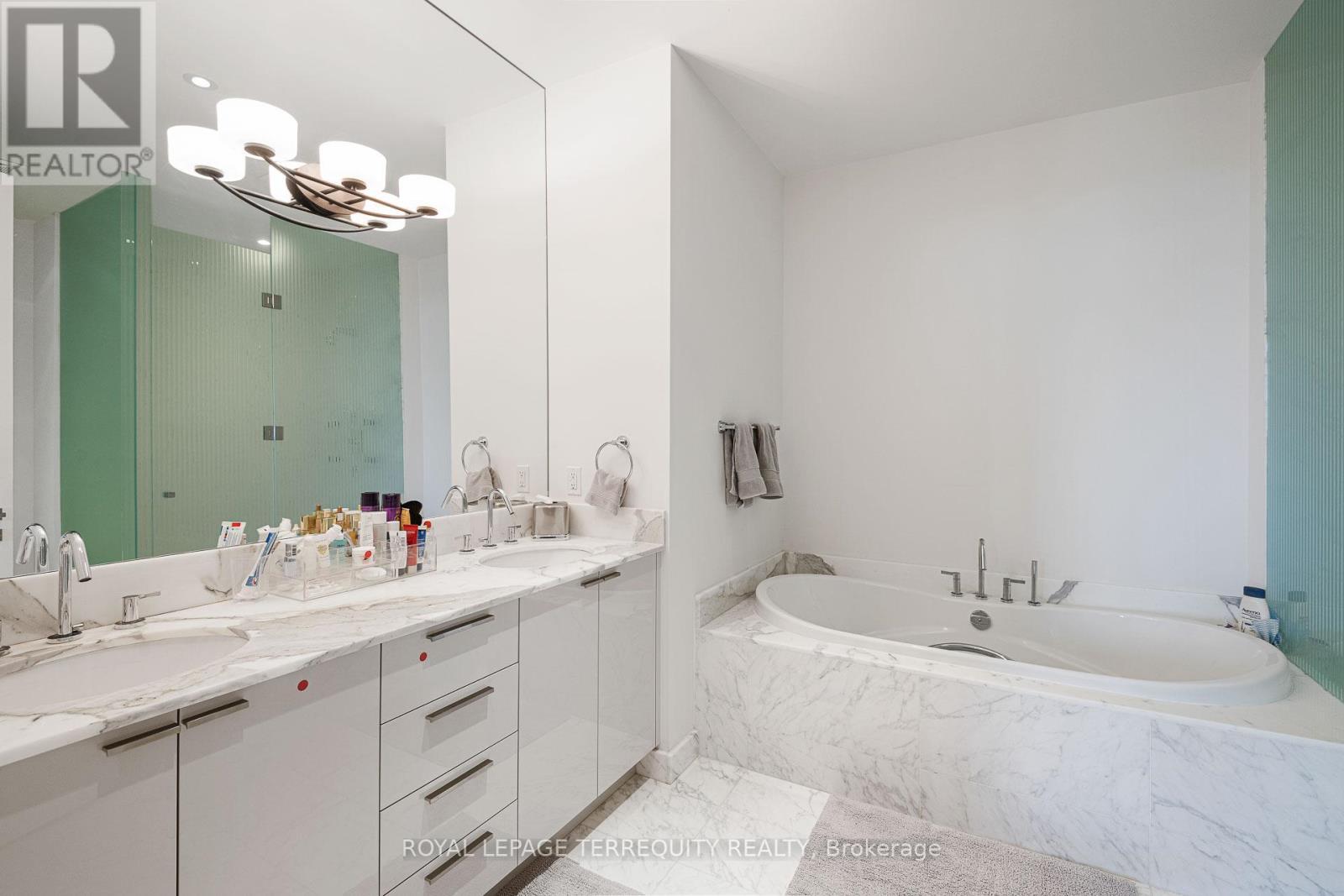 1804 - 88 Davenport Road, Toronto, ON - Indoor Photo Showing Bathroom