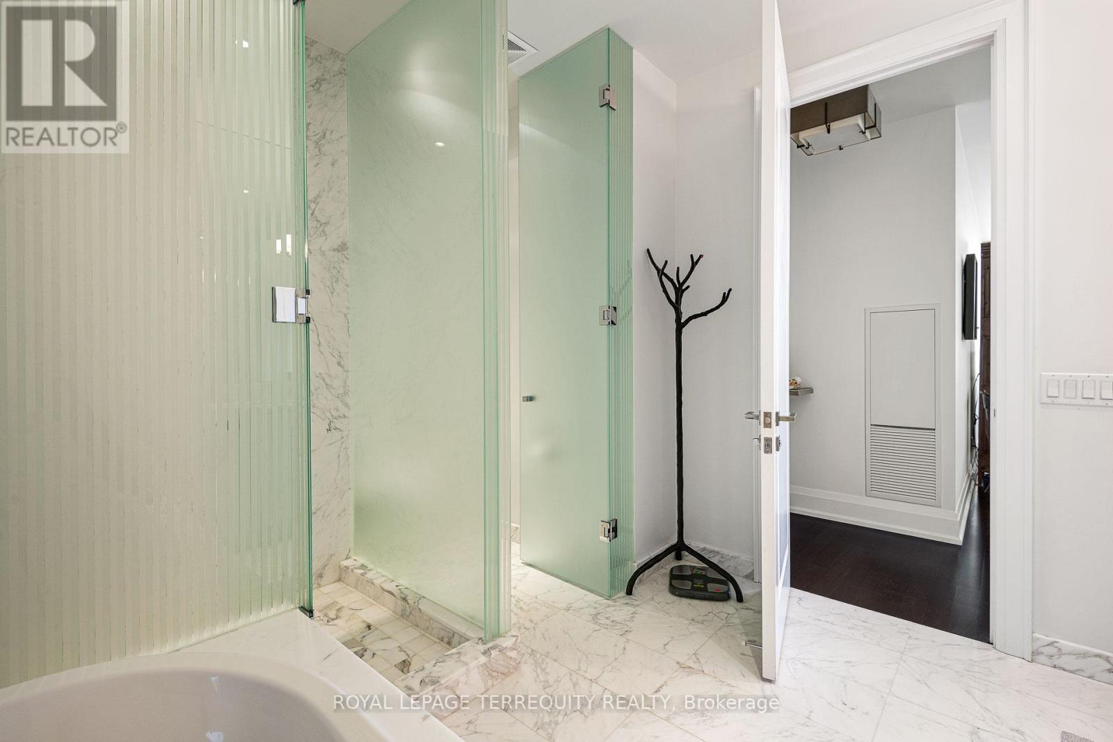 1804 - 88 Davenport Road, Toronto, ON - Indoor Photo Showing Bathroom