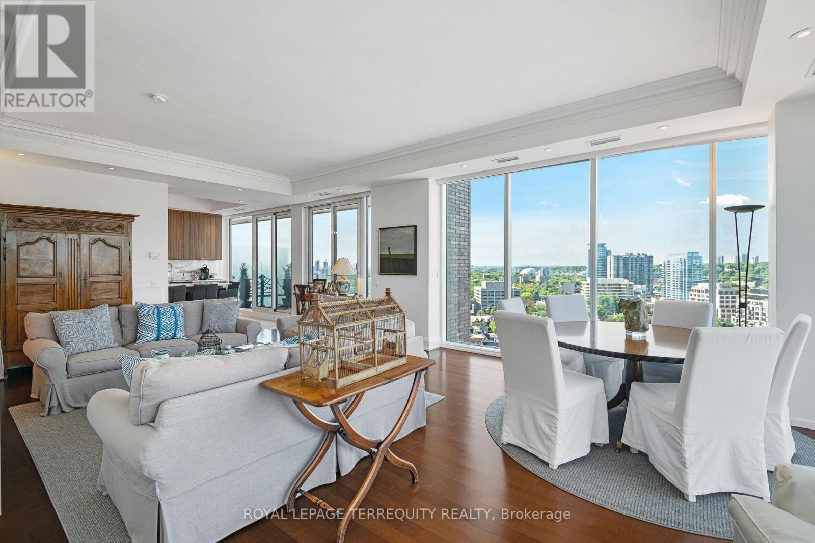 1804 - 88 Davenport Road, Toronto, ON - Indoor Photo Showing Living Room