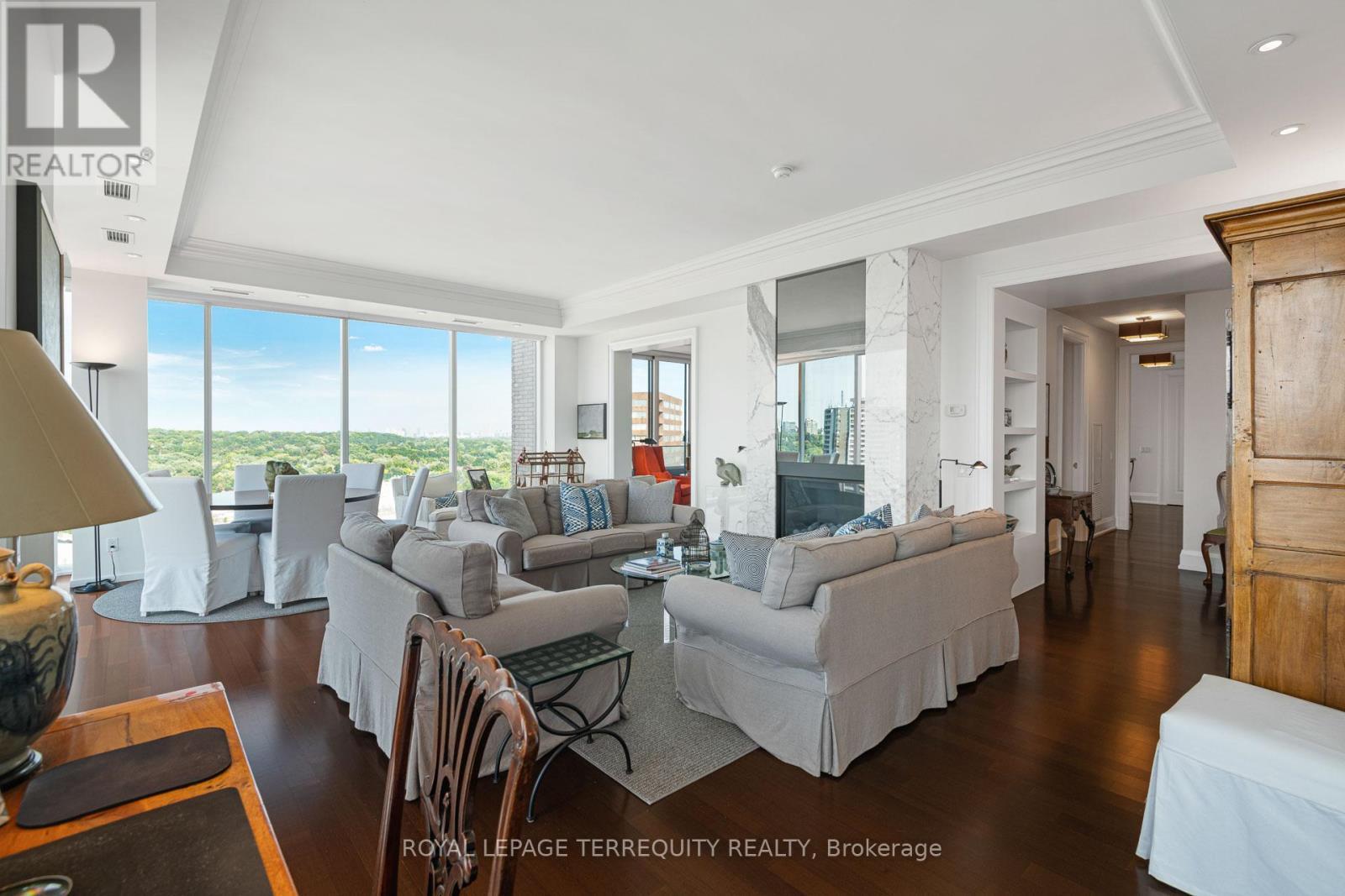 1804 - 88 Davenport Road, Toronto, ON - Indoor Photo Showing Living Room