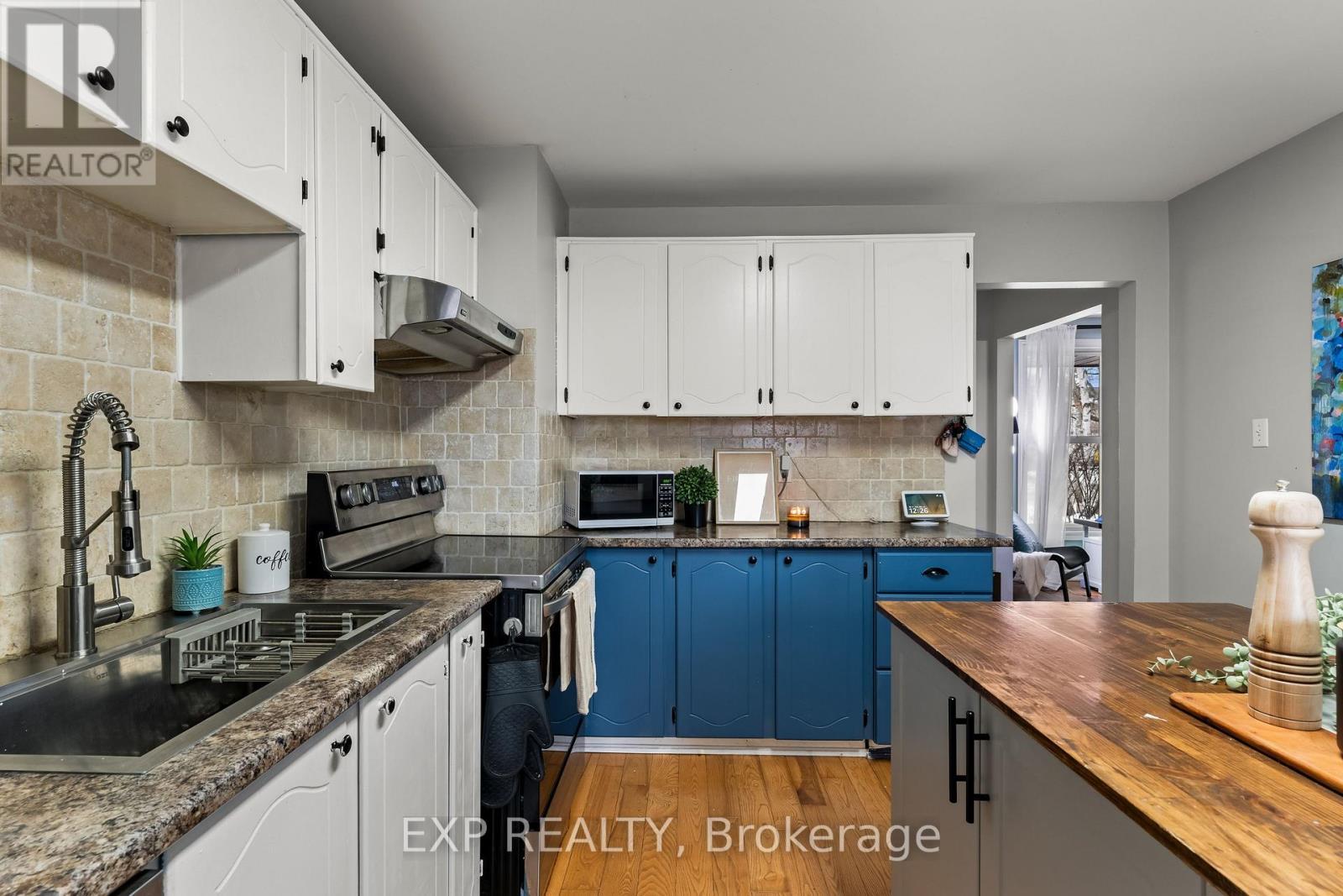 17 Glaceport Avenue, Hamilton, ON - Indoor Photo Showing Kitchen With Upgraded Kitchen