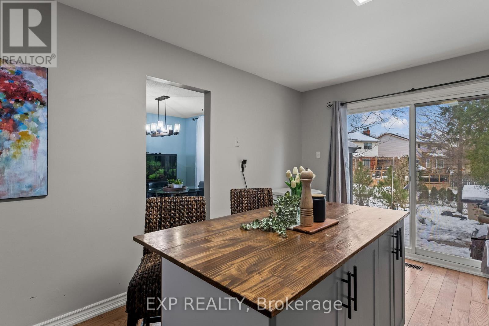 17 Glaceport Avenue, Hamilton, ON - Indoor Photo Showing Dining Room