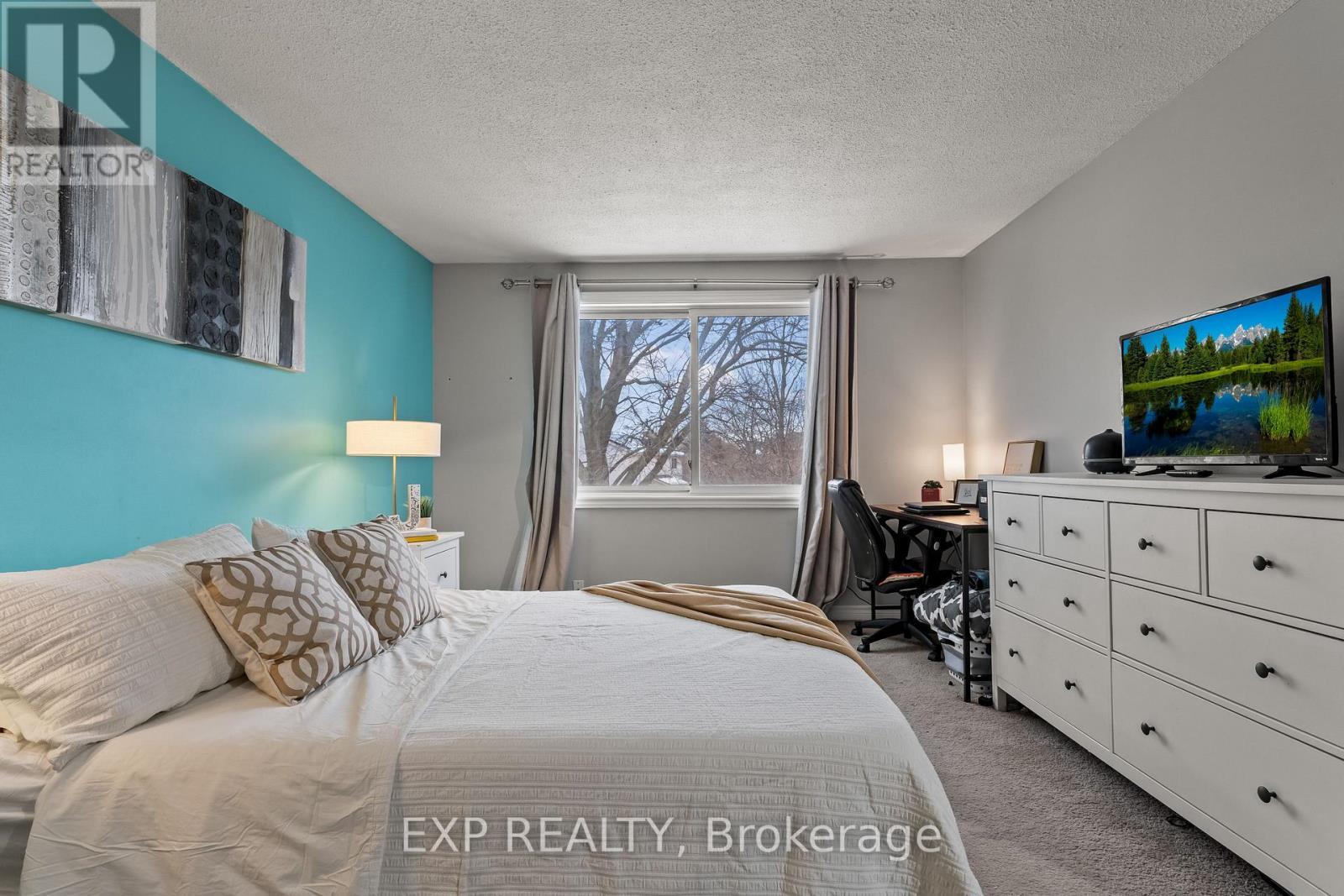 17 Glaceport Avenue, Hamilton, ON - Indoor Photo Showing Bedroom