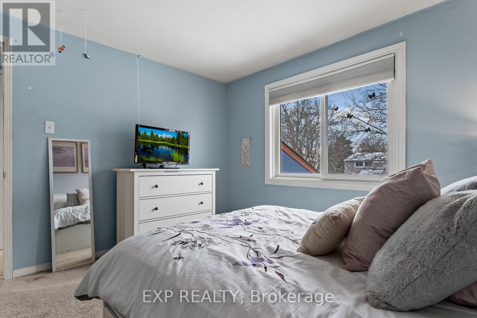 17 Glaceport Avenue, Hamilton, ON - Indoor Photo Showing Bedroom
