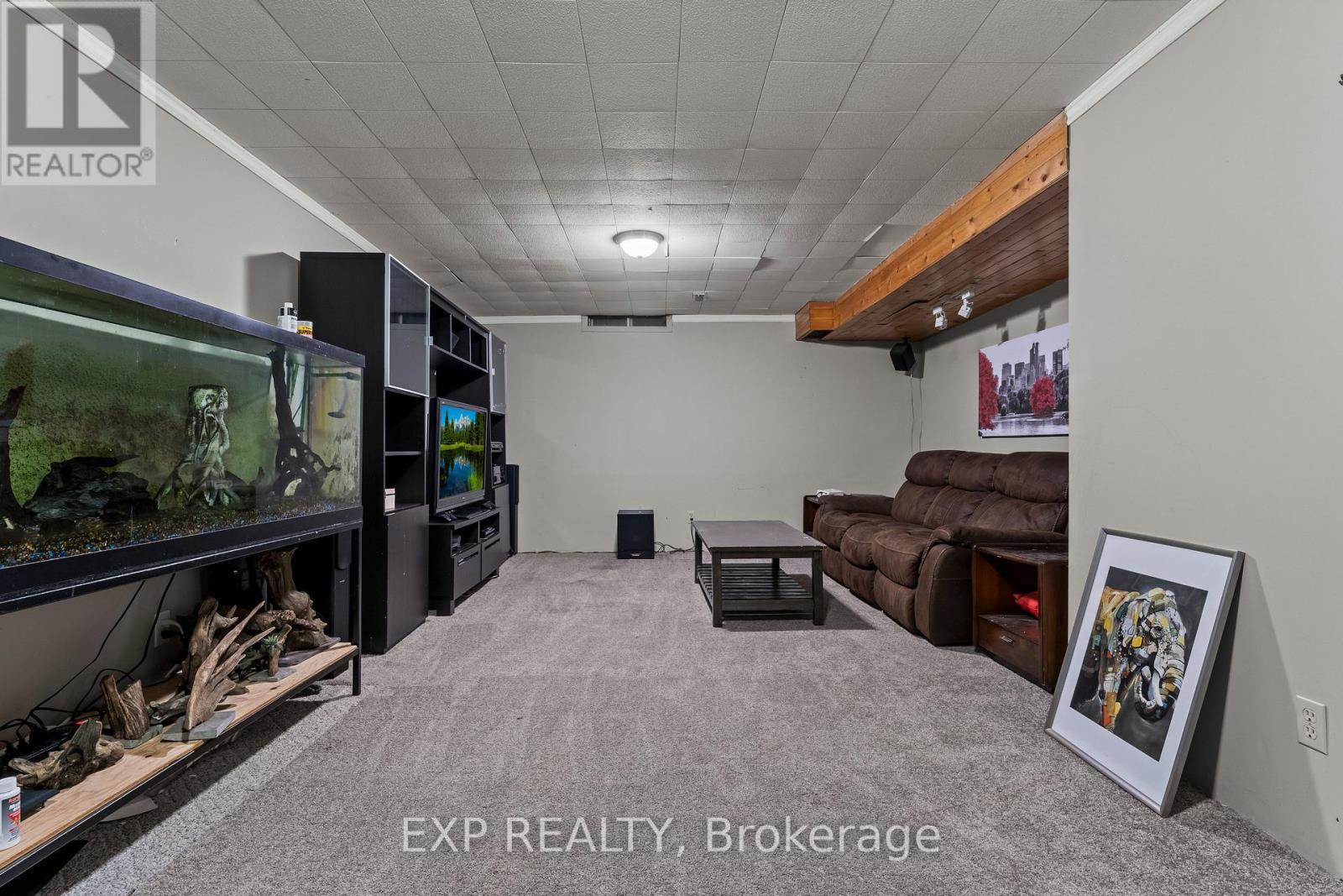 17 Glaceport Avenue, Hamilton, ON - Indoor