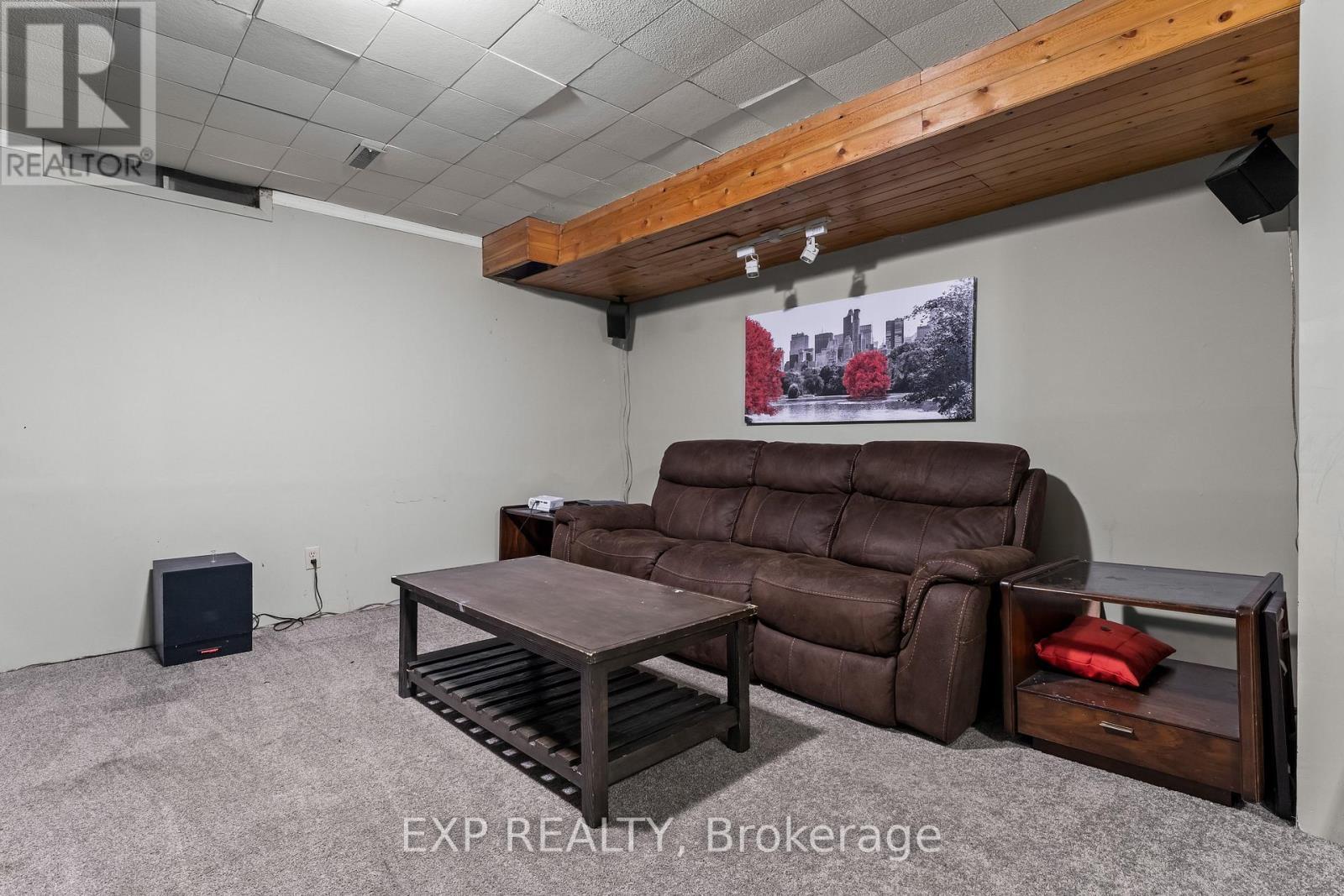 17 Glaceport Avenue, Hamilton, ON - Indoor