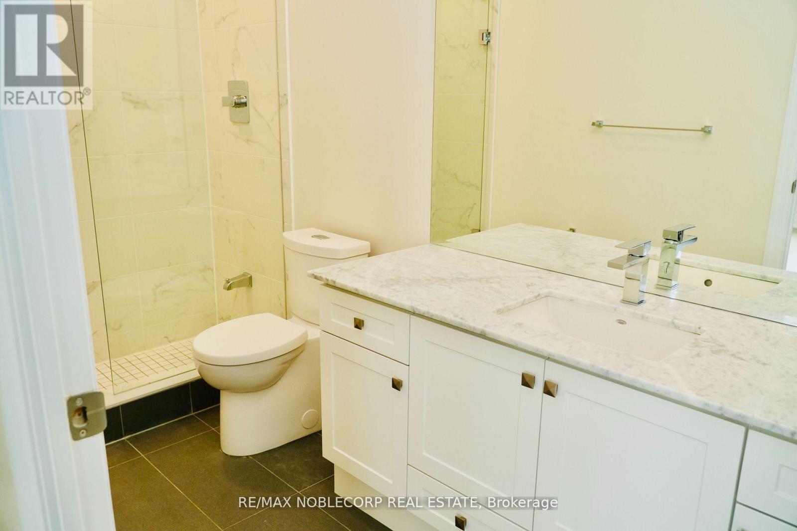 1511 - 9085 Jane Street, Vaughan, ON - Indoor Photo Showing Bathroom