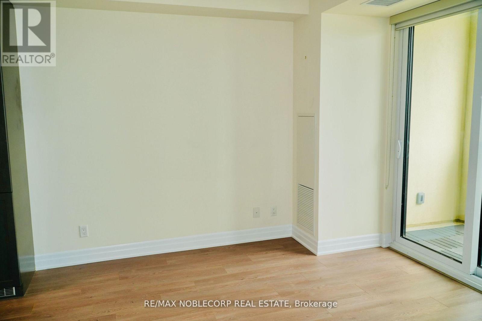 1511 - 9085 Jane Street, Vaughan, ON - Indoor Photo Showing Other Room