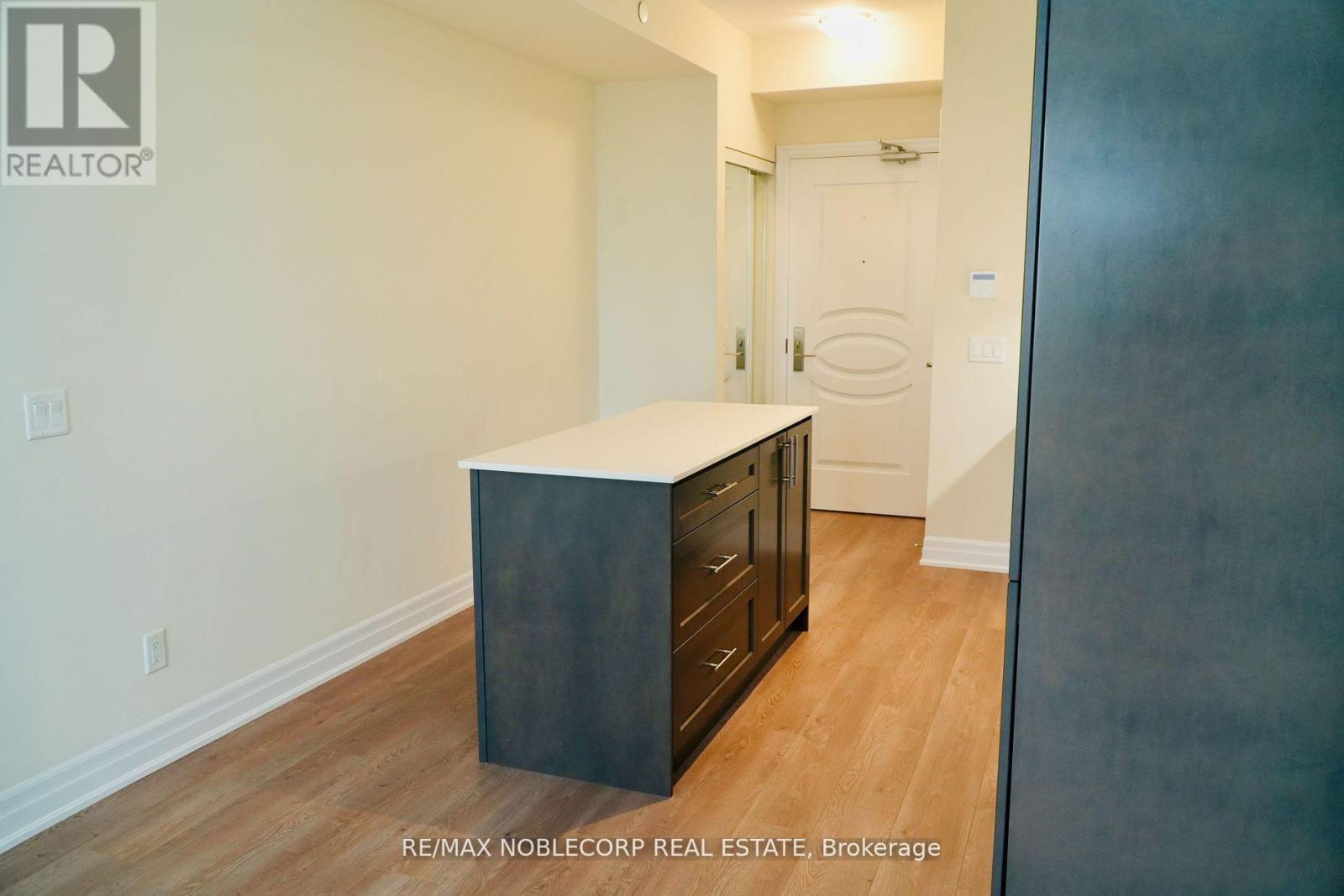 1511 - 9085 Jane Street, Vaughan, ON - Indoor Photo Showing Other Room