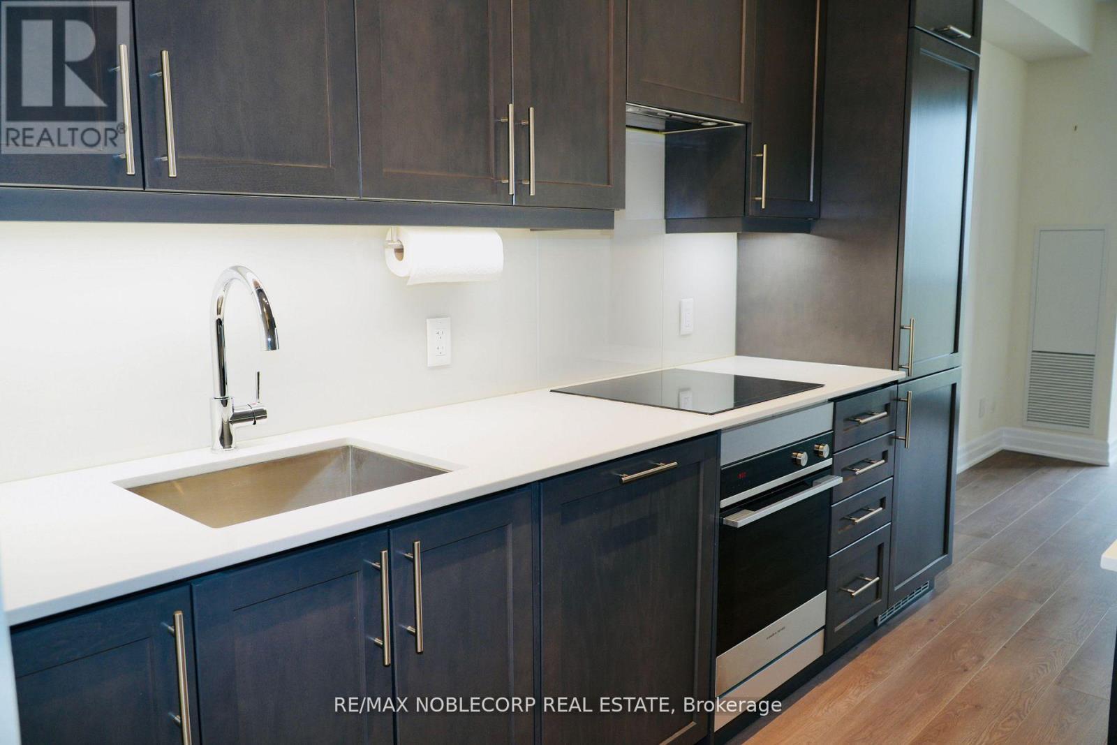 1511 - 9085 Jane Street, Vaughan, ON - Indoor Photo Showing Kitchen With Upgraded Kitchen