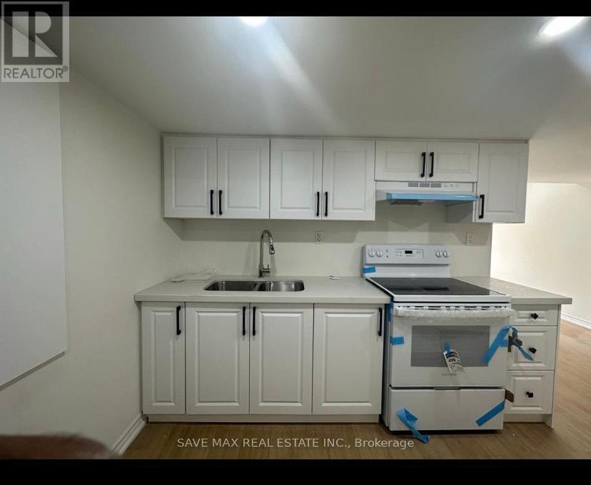 Kitchen - 29 Ringway Road, Brampton, ON