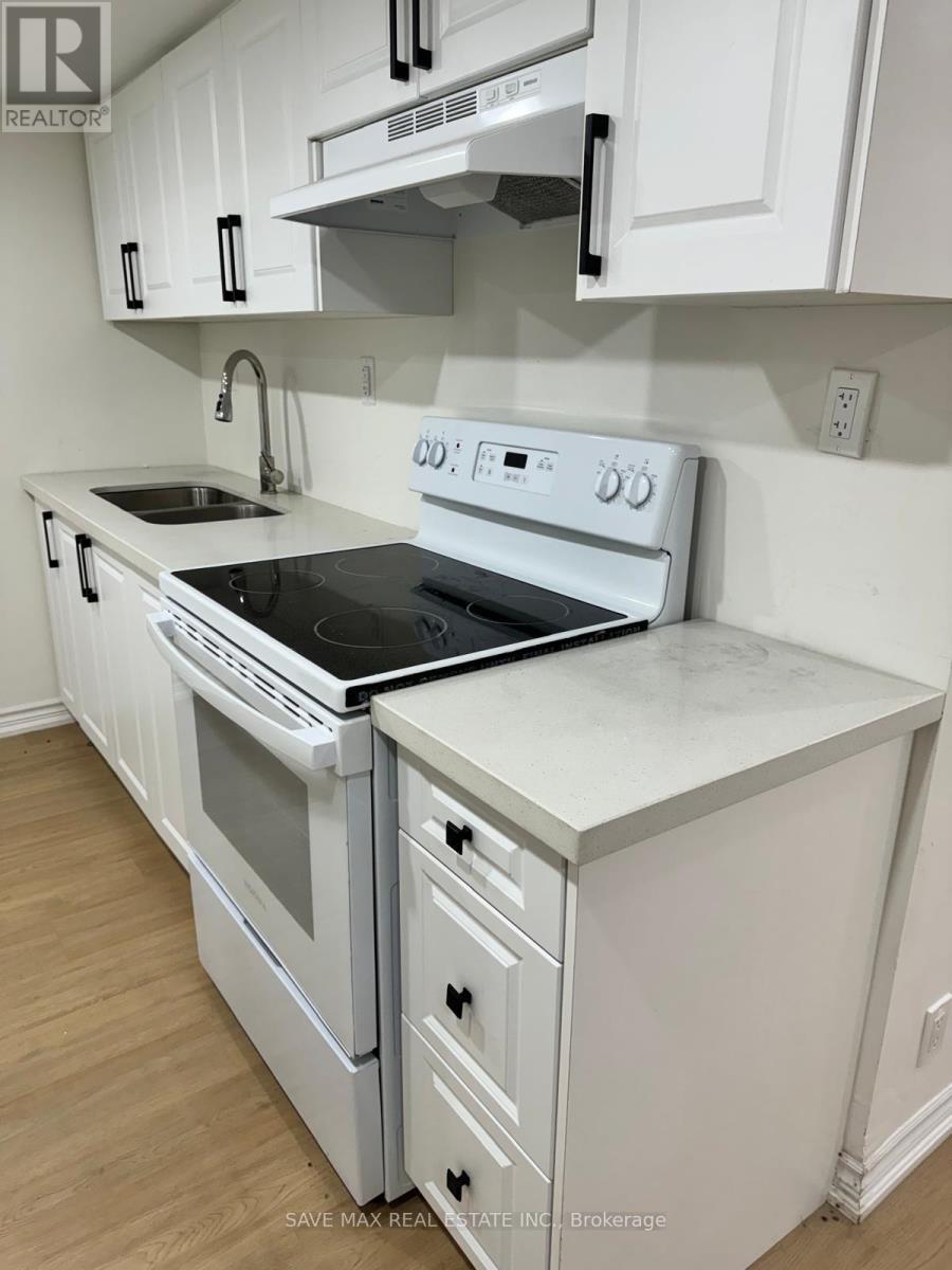 Kitchen - 29 Ringway Road, Brampton, ON