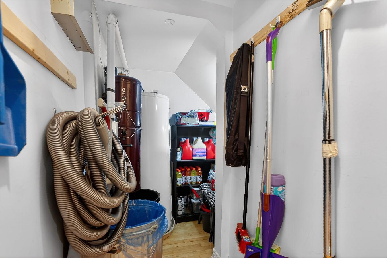 Storage - 1232 Boul. Roberval E., Longueuil (Le Vieux-Longueuil), QC - Indoor