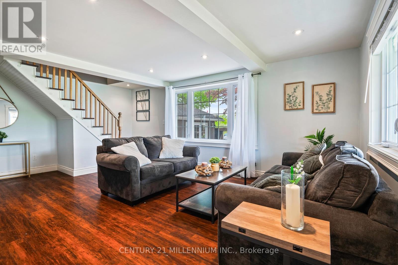 185452 Grey Road 9 Road, Southgate, ON - Indoor Photo Showing Living Room