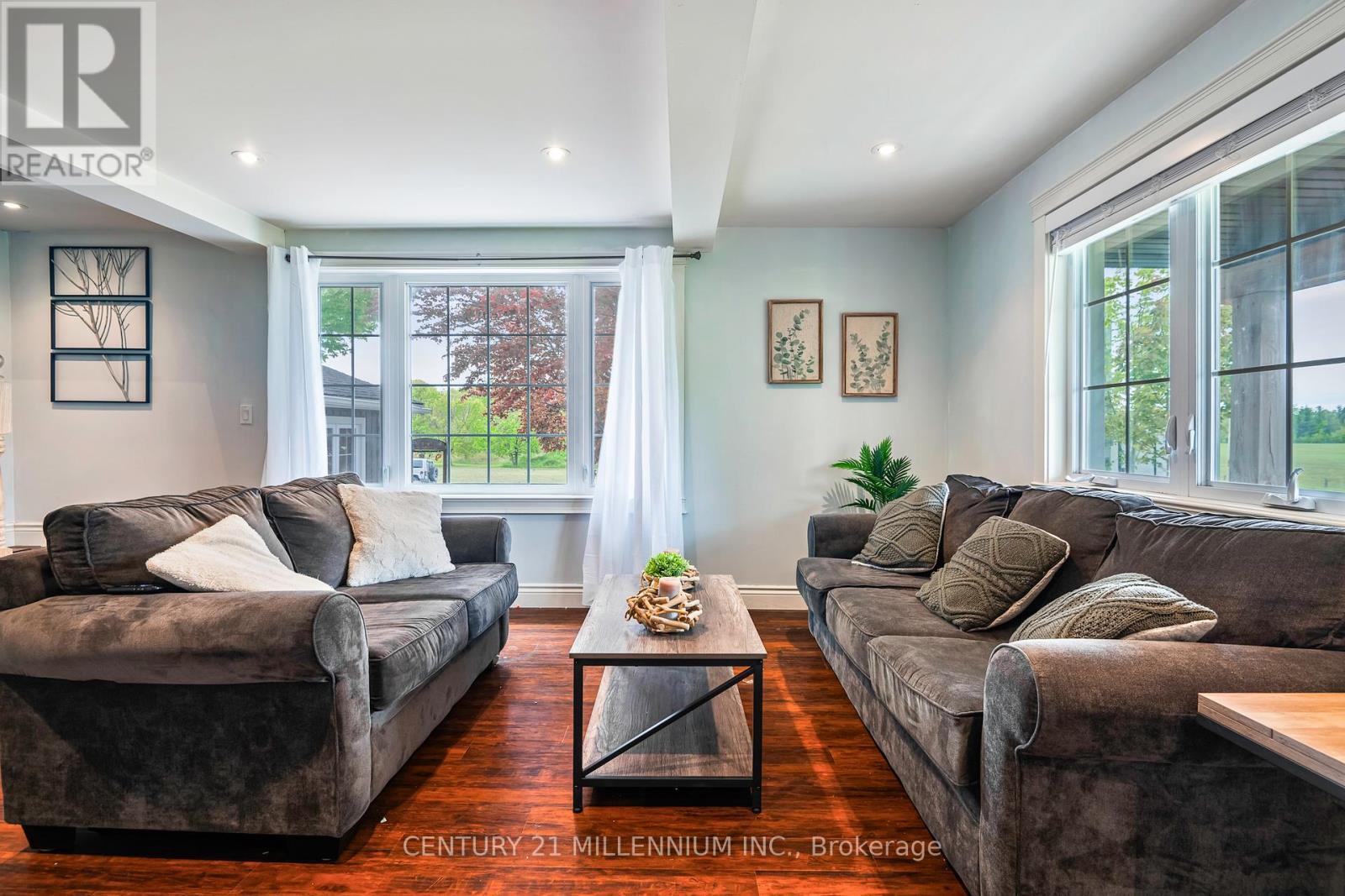 185452 Grey Road 9 Road, Southgate, ON - Indoor Photo Showing Living Room