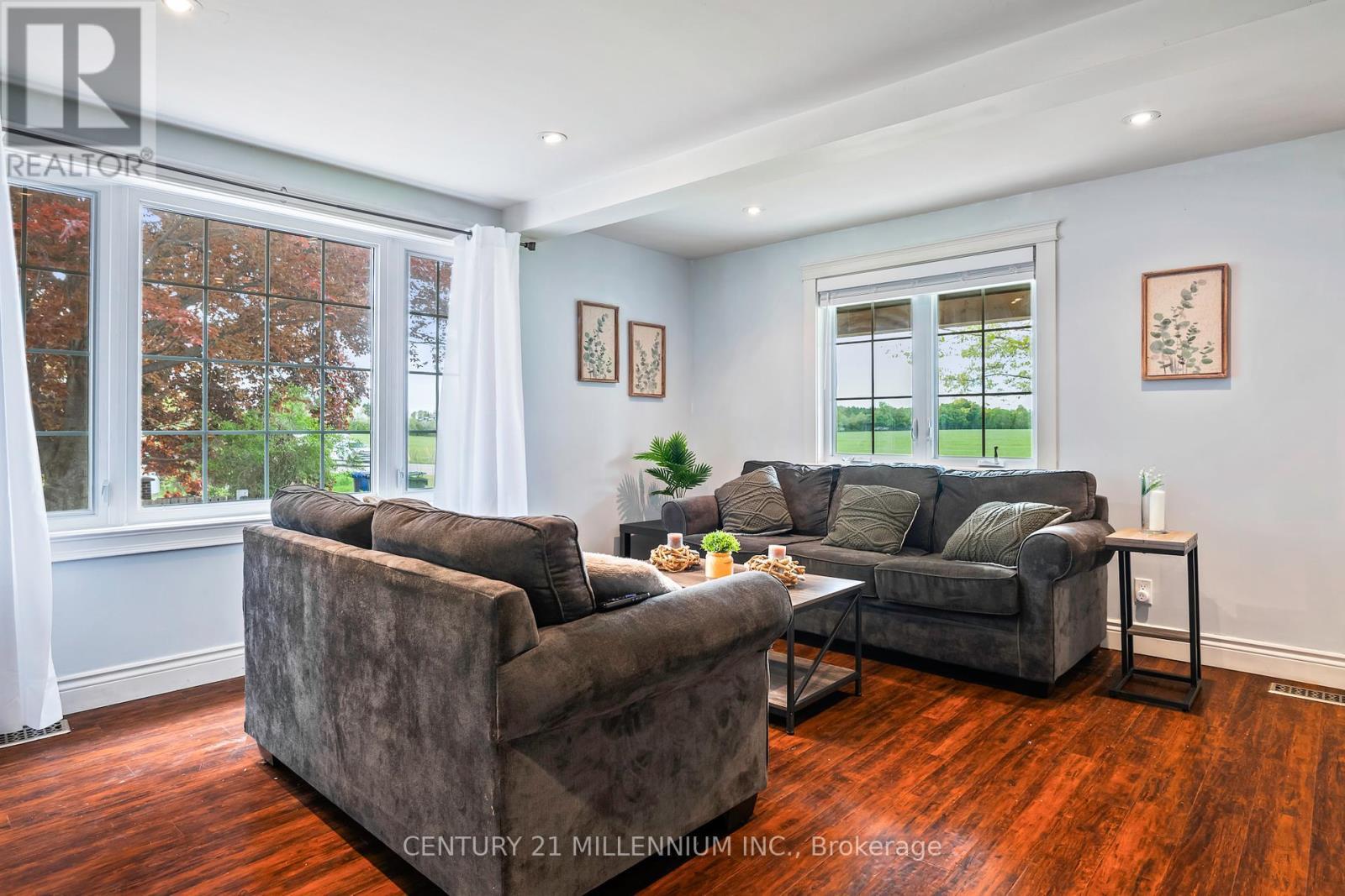 185452 Grey Road 9 Road, Southgate, ON - Indoor Photo Showing Living Room