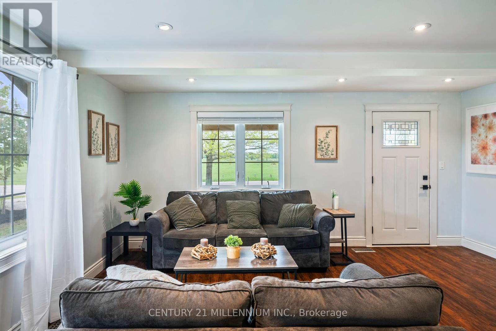 185452 Grey Road 9 Road, Southgate, ON - Indoor Photo Showing Living Room