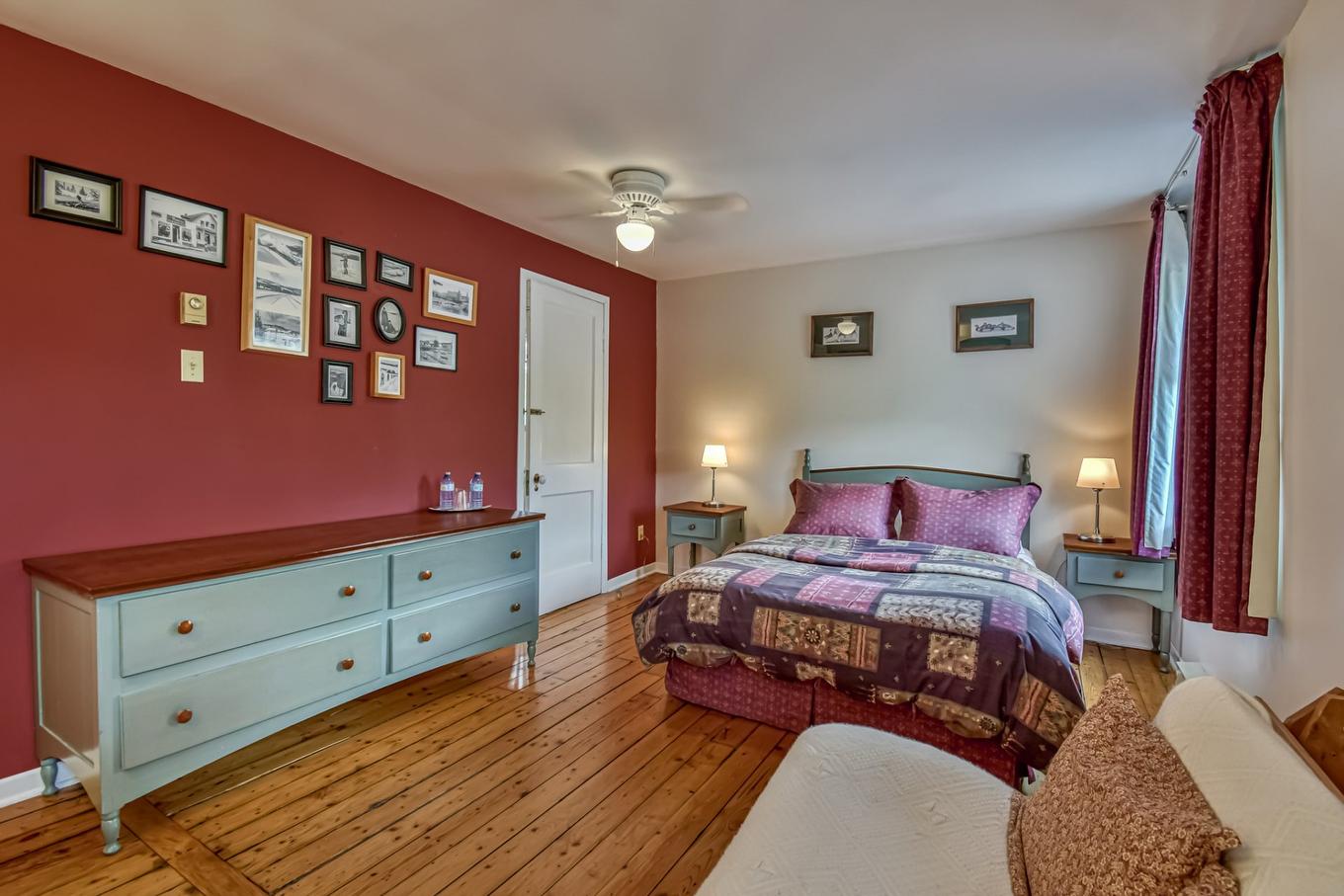 Chambre à coucher - 150 Ch. Guénette, Sainte-Marguerite-Du-Lac-Masson, QC - Indoor Photo Showing Bedroom